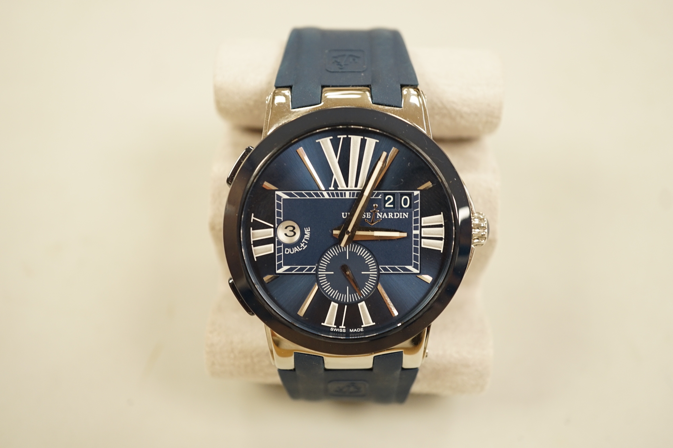 A gentleman's modern stainless steel Ulysse Nardin Dual Time automatic wrist watch, with blue dial and Roman numerals, on Ulysse Nardin strap, with box, no papers, case diameter 43mm.